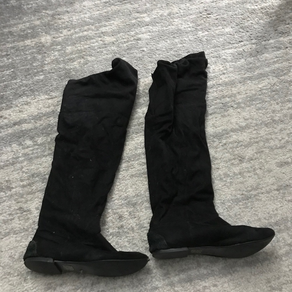 Black slouchy boots